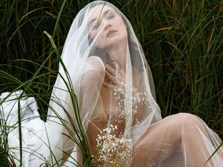 naked camgirl fingering pussy VictoriaIcett