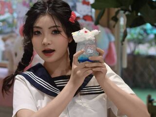 camslut showing tits YangyiXiao